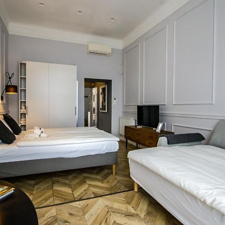 Wilson'S Oktogon Square Suite Apartment Budapest Bagian luar foto