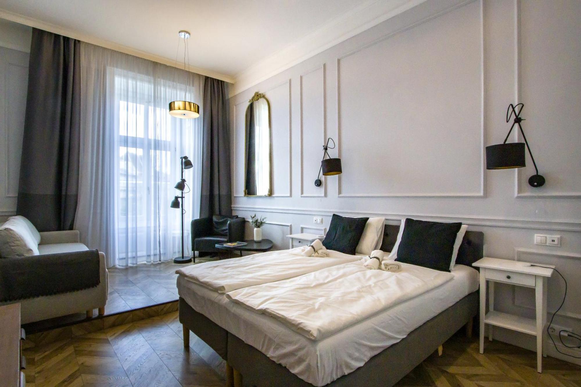 Wilson'S Oktogon Square Suite Apartment Budapest Bagian luar foto