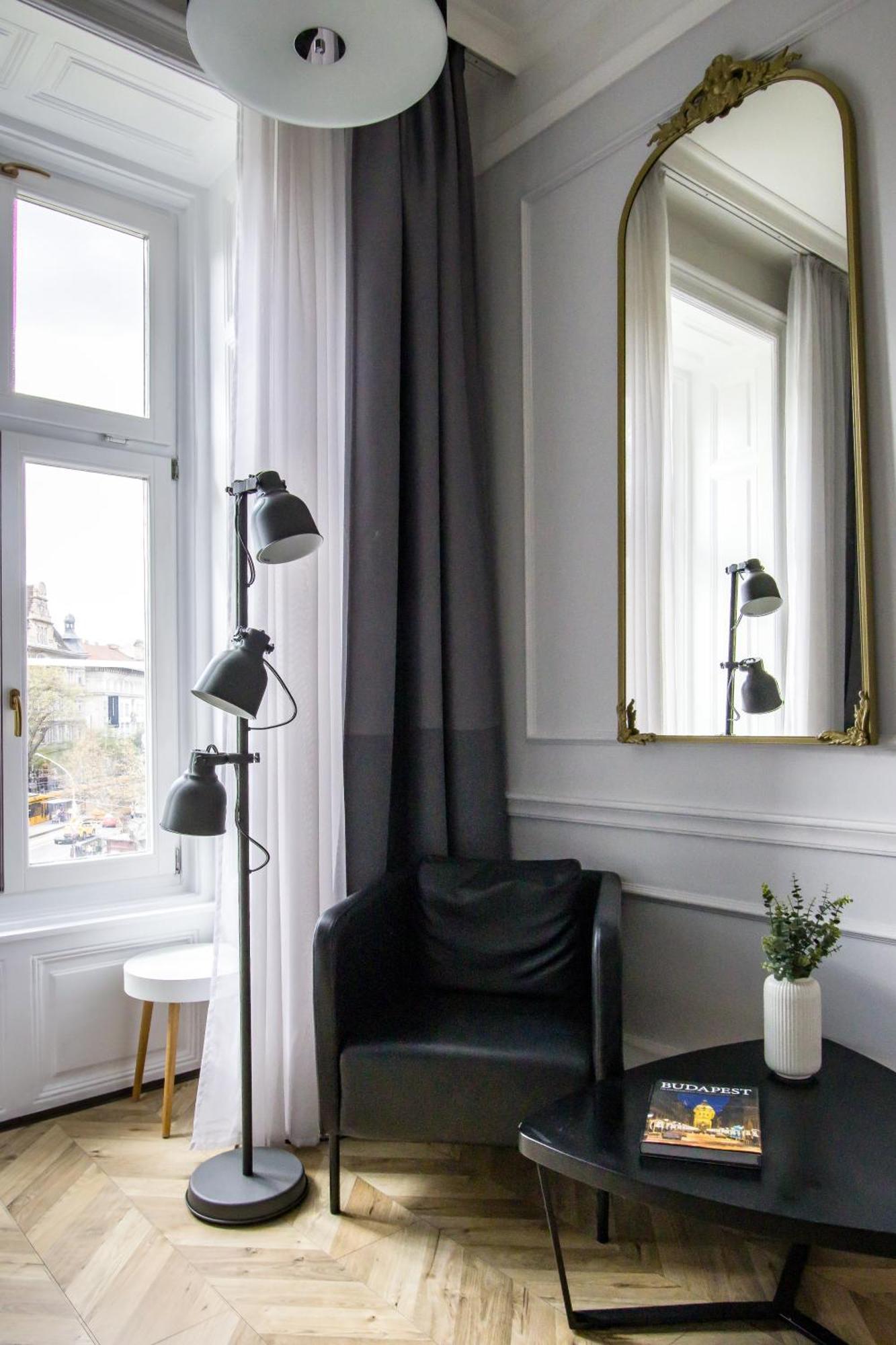 Wilson'S Oktogon Square Suite Apartment Budapest Bagian luar foto