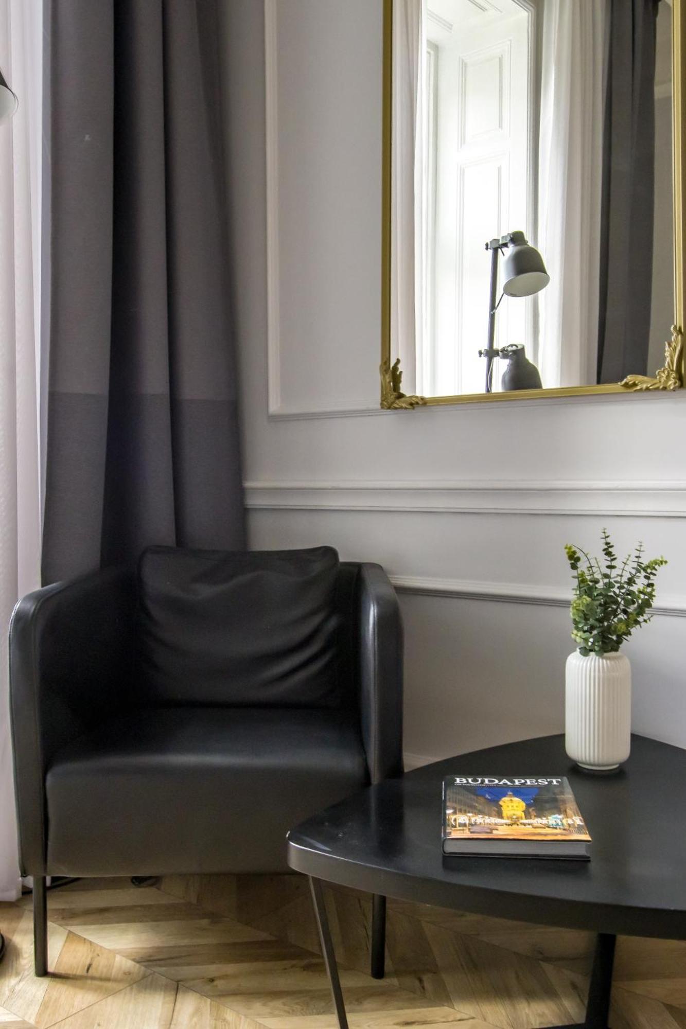 Wilson'S Oktogon Square Suite Apartment Budapest Bagian luar foto