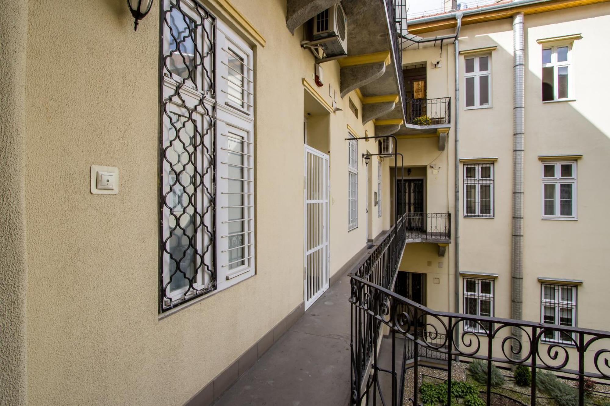 Wilson'S Oktogon Square Suite Apartment Budapest Bagian luar foto