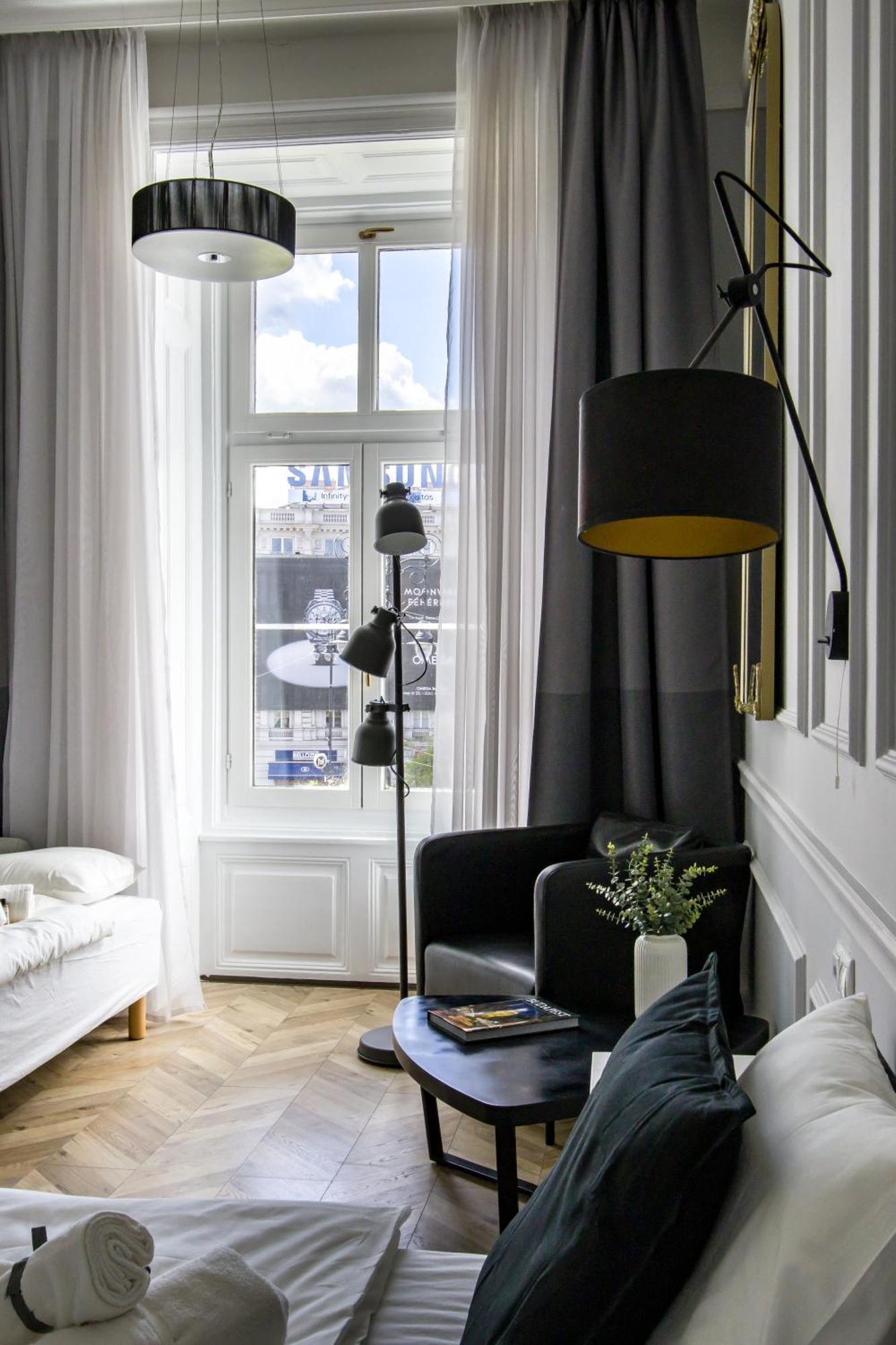 Wilson'S Oktogon Square Suite Apartment Budapest Bagian luar foto